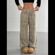 thumbnail image 4 of Pantalones Rectos con Estampado de Leopardo A Cuadros para Mujer, Cintura Elástica, Estilo Y2K, con Bolsillos. Leopardo L, 4 of 10