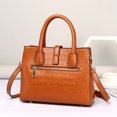 thumbnail image 4 of Bolso bandolera de mano de gran capacidad de cuero nuevo estilo retro europeo y estadounidense para mujer, 4 of 5