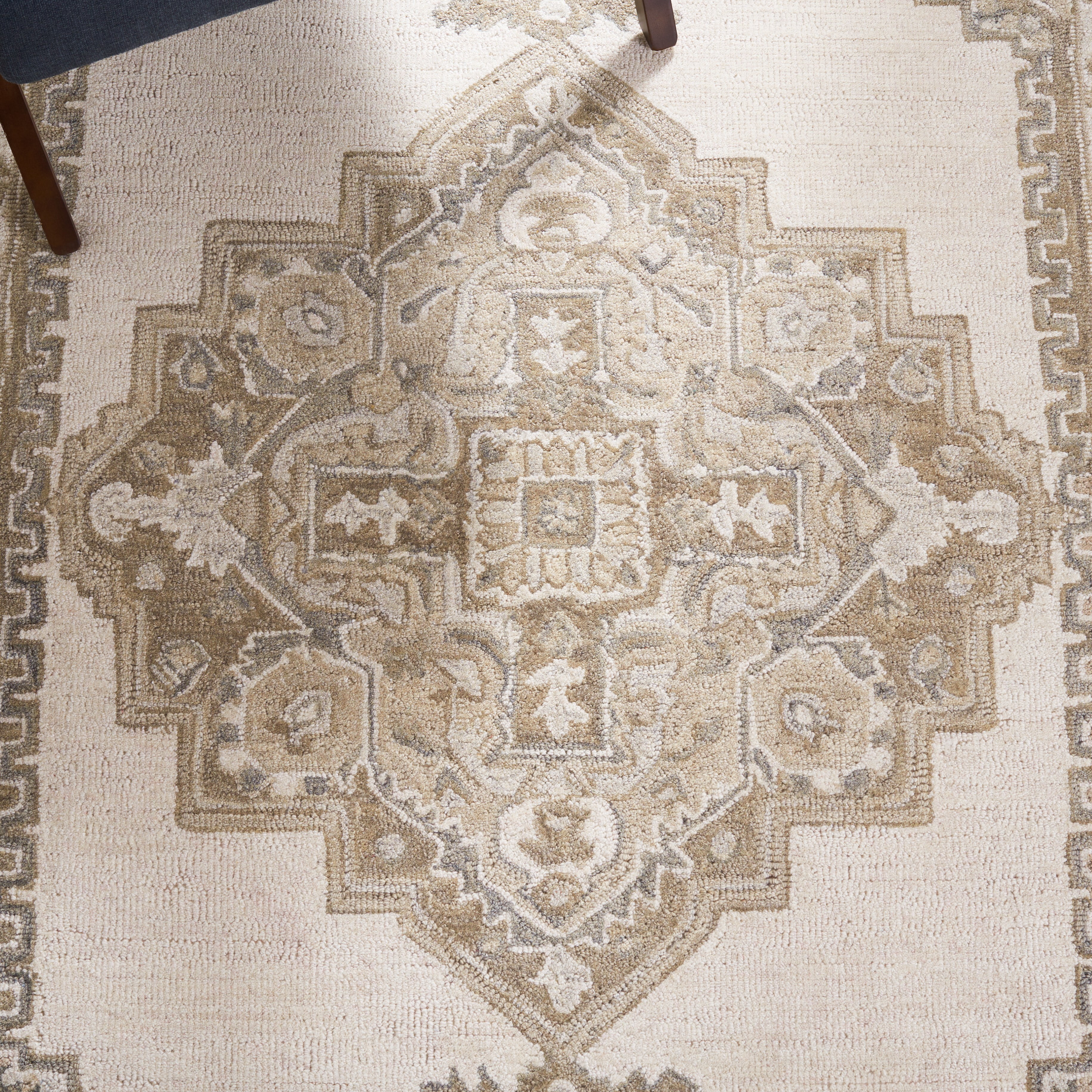 Safavieh Metro Bevis Medallion Area Rug, Ivory/Beige, 4' x 6'