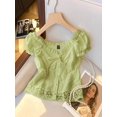 thumbnail image 4 of Blusa Corta Verde Con Volantes, Encaje Floral Y Cuello Cuadrado, 4 of 30