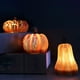 thumbnail image 3 of Lámpara de calabaza de Halloween con pilas LED luz cálida vela de resina adorno de calabaza Eccomum Largo, 3 of 7