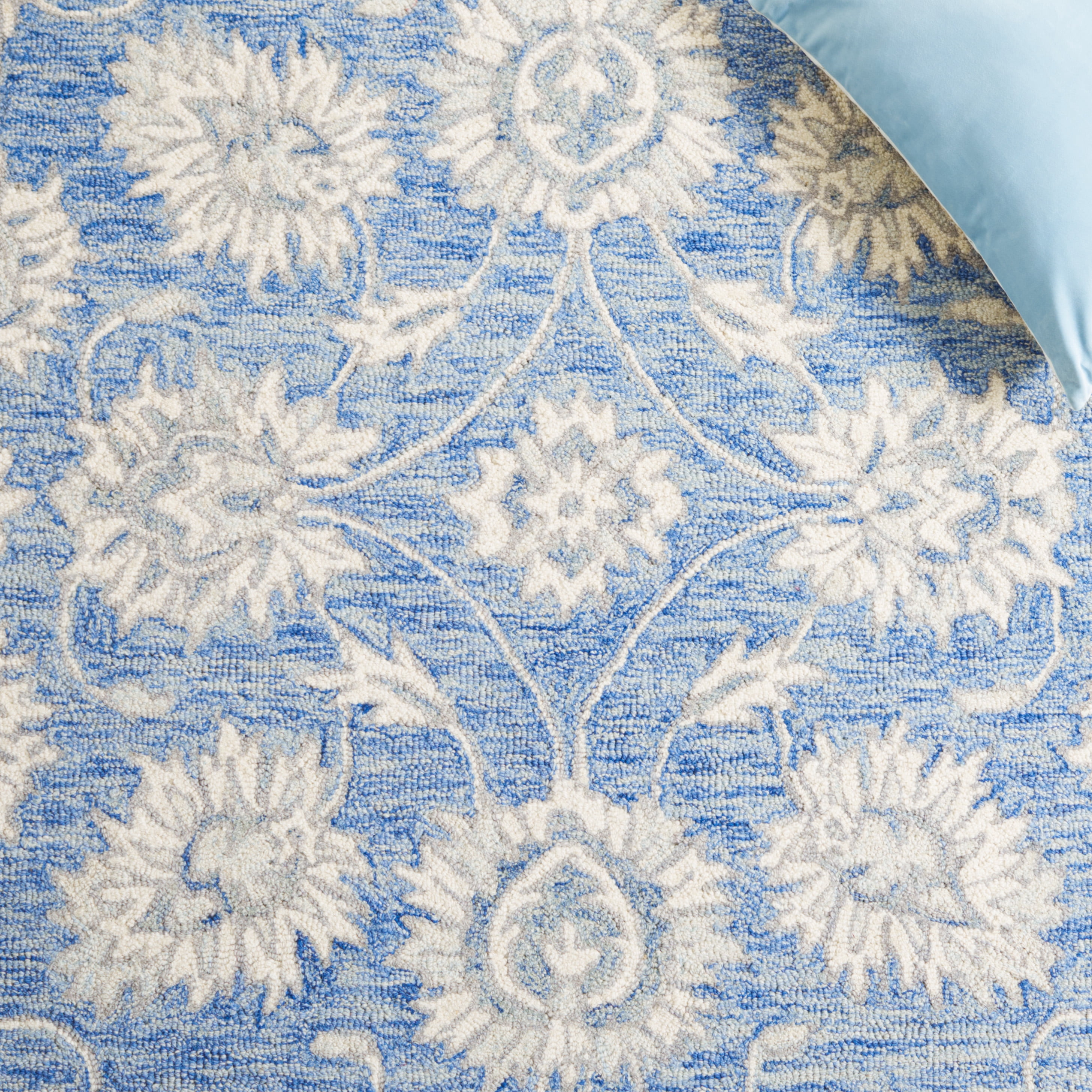 SAFAVIEH Micro-Loop Larry Oriental Runner Rug, Blue/Ivory, 2'3" x 7'