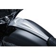 thumbnail image 4 of Kuryakyn 7178 Tapa de tanque de combustible/gasolina emergente con montaje empotrado y ventilación con roscas derechas para motocicletas Harley-Davidson 1996-2019 con tanques de tornillo, cromado, 4 of 5
