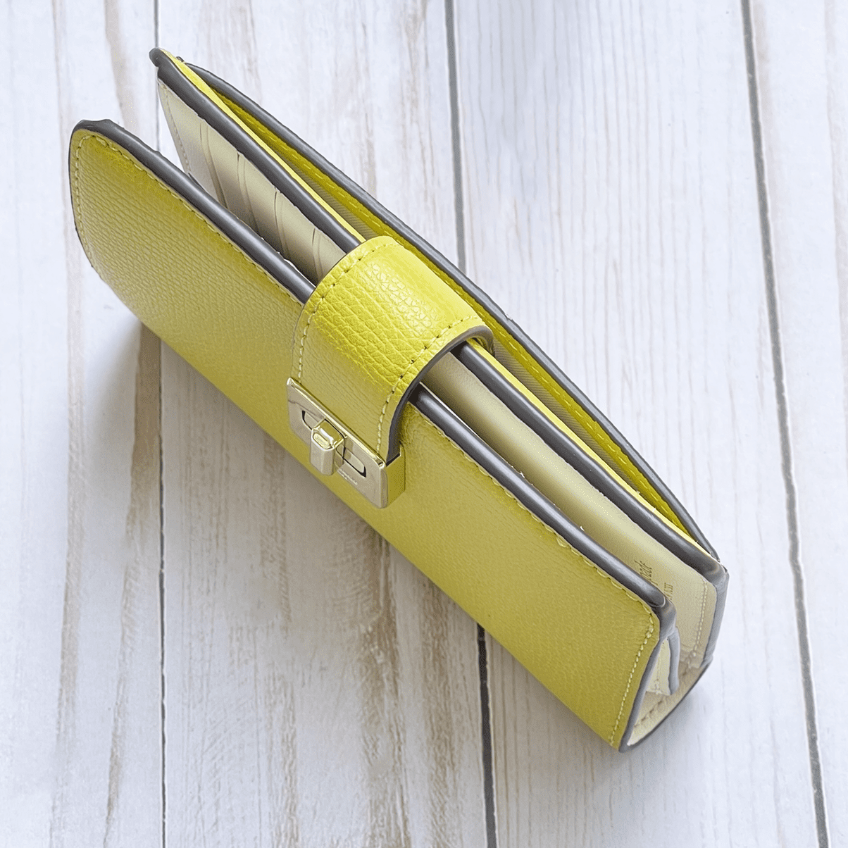 Kate Spade New York Women's Phoebe Refined Grain Leather Medium Wallet (Lime Slice)