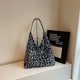 thumbnail image 2 of Bolso Hombro Peluche Vagabundo Chic Al Aire Libre (), 2 of 9
