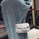 thumbnail image 4 of Bolso de mano con solapa de cadena sólida para mujer, bandolera de hombro, bandolera (gris) Likrtyny Para estrenar, 4 of 6