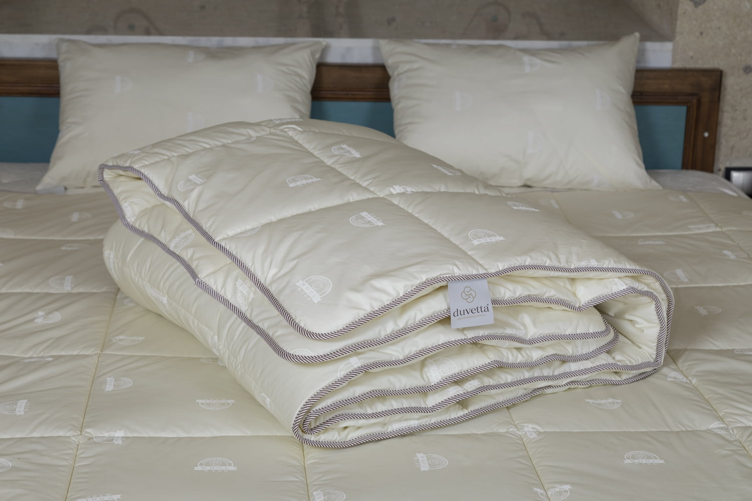 Wond Twin Size Premium New Zealand Washable Wool Comforter, All Season