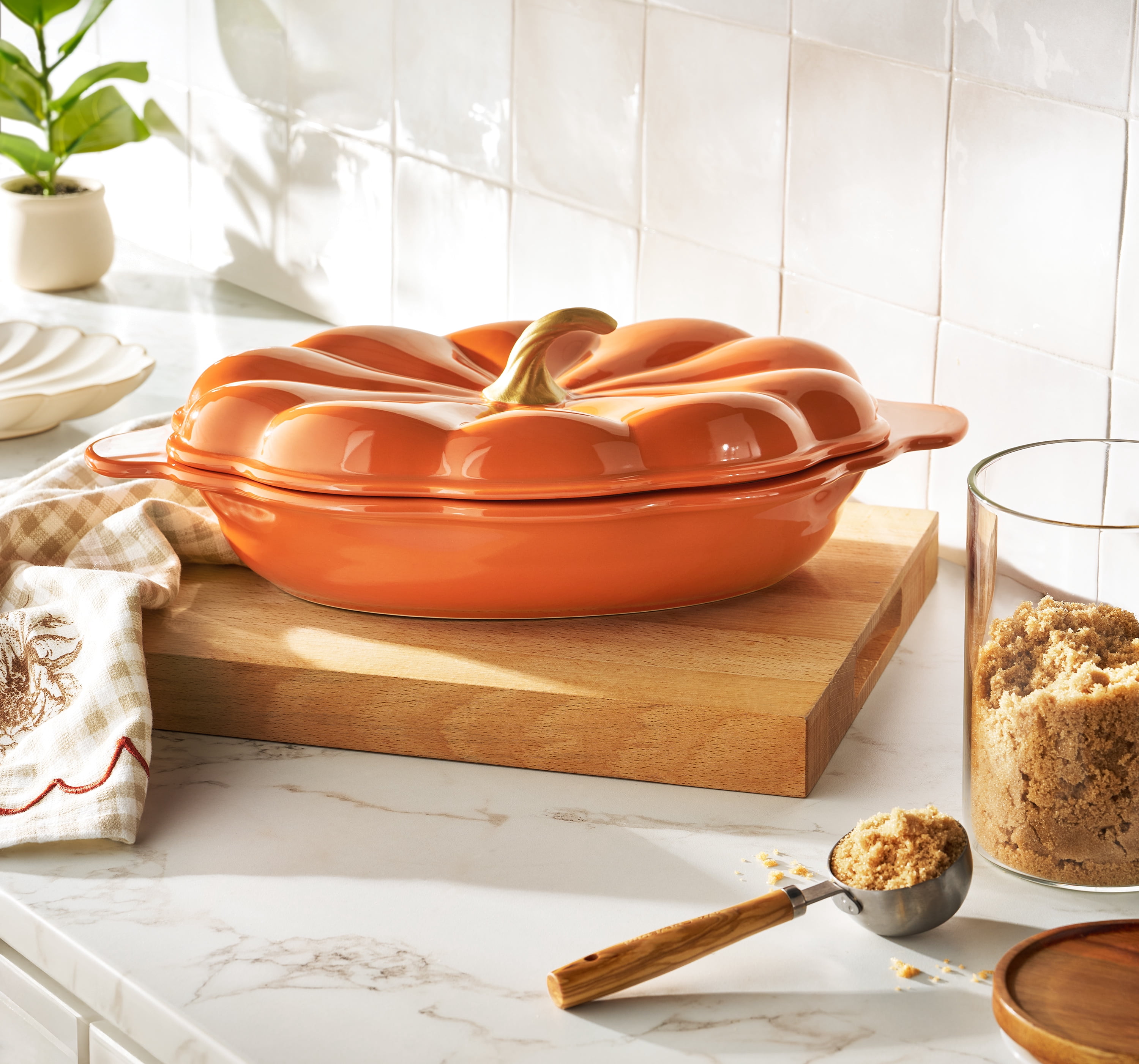 The Pioneer Woman Pumpkin Orange 3-Quart Oval Stoneware Baking Dish With Lid