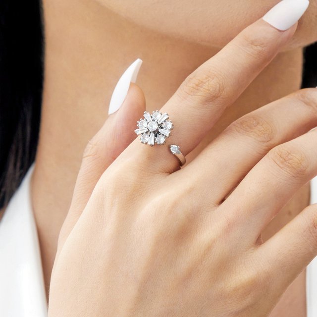 WIFKLSIIPG Rotatable Ring Simple Classic Ring Fashion Jewelry Light Feeling Design Ring Shiny Ring