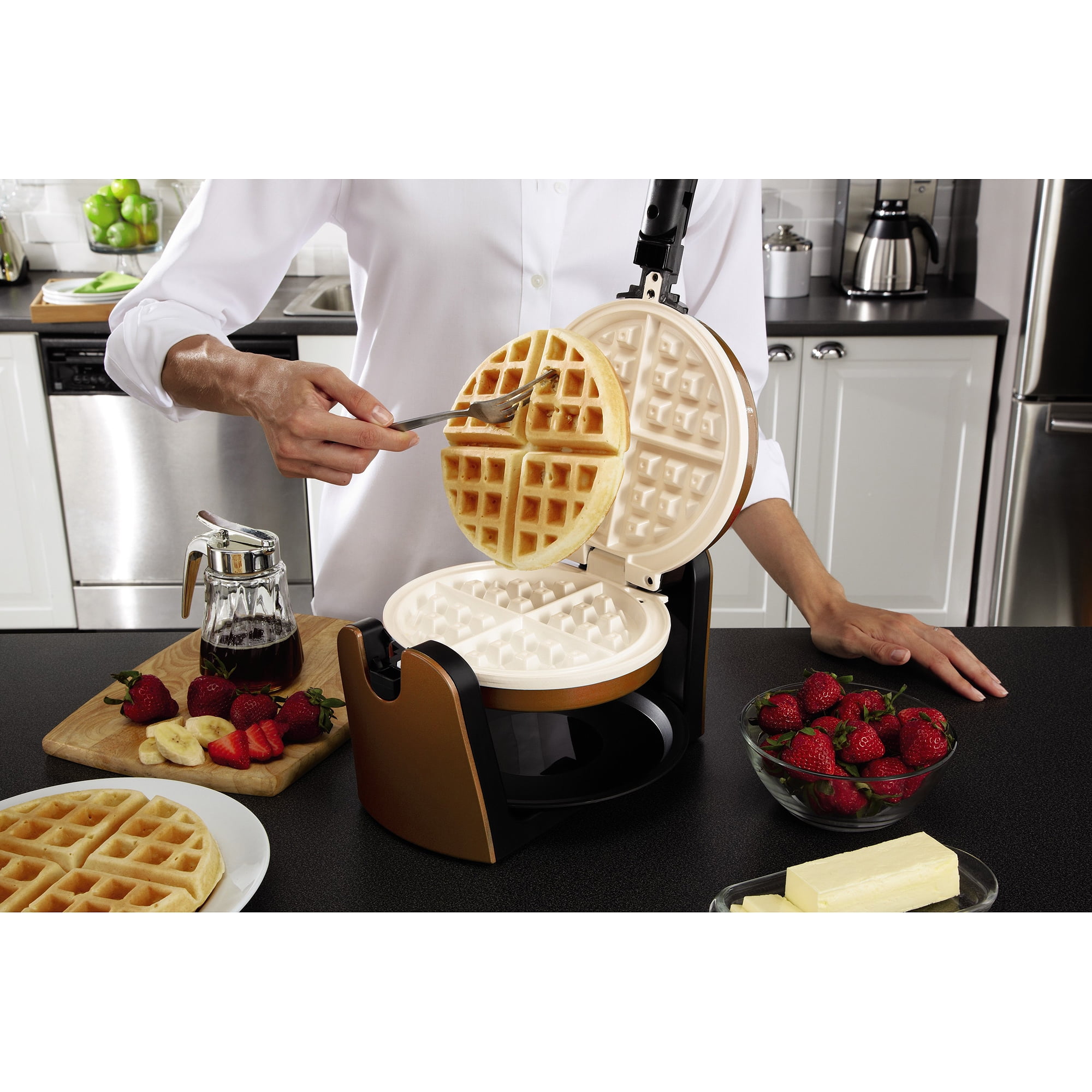 How do you change the plates in an Oster waffle maker?