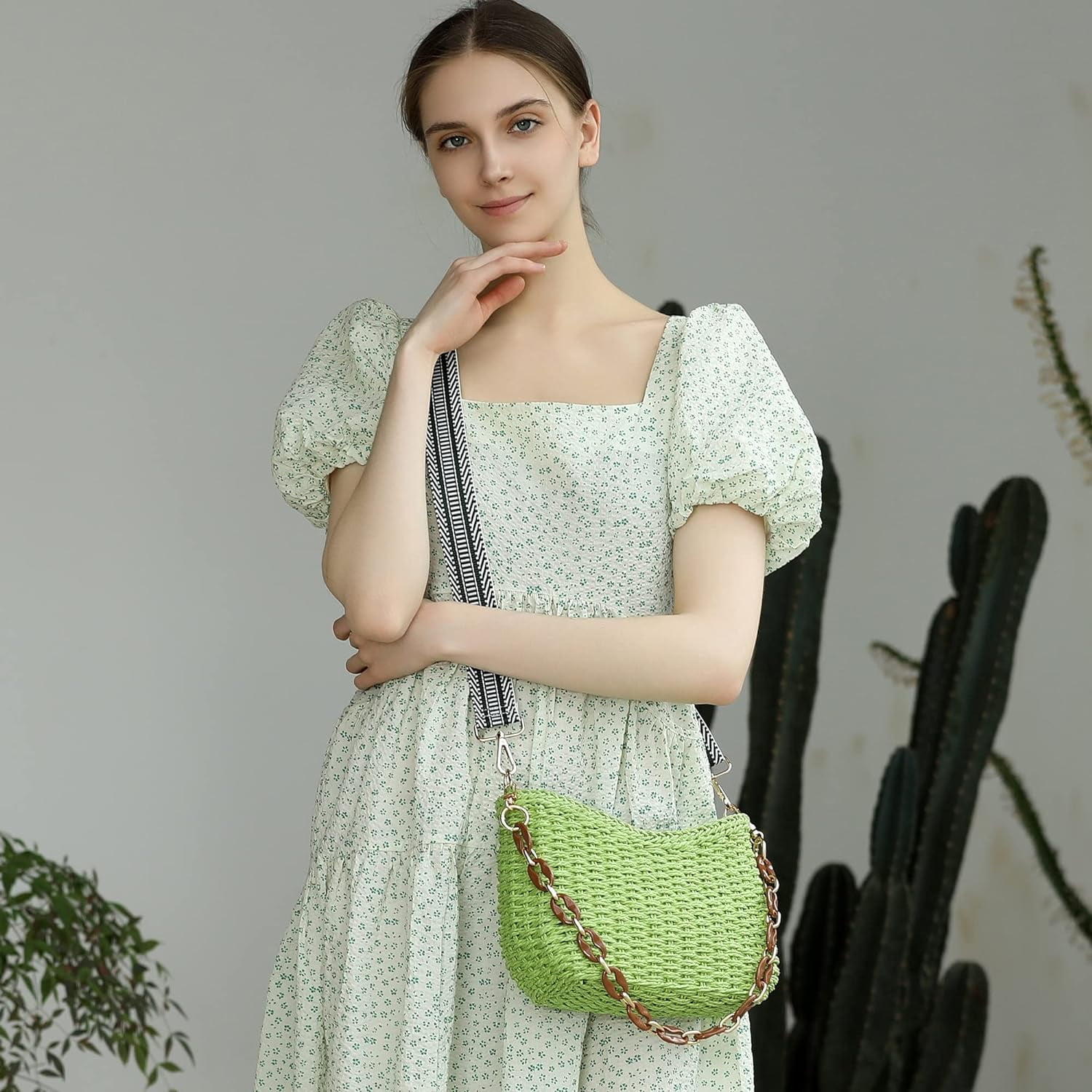 Small Handmade Straw Pocketbook Crossbody Bag for Women, Summer Chic Woven Handbag Shoulder Purse with Chain