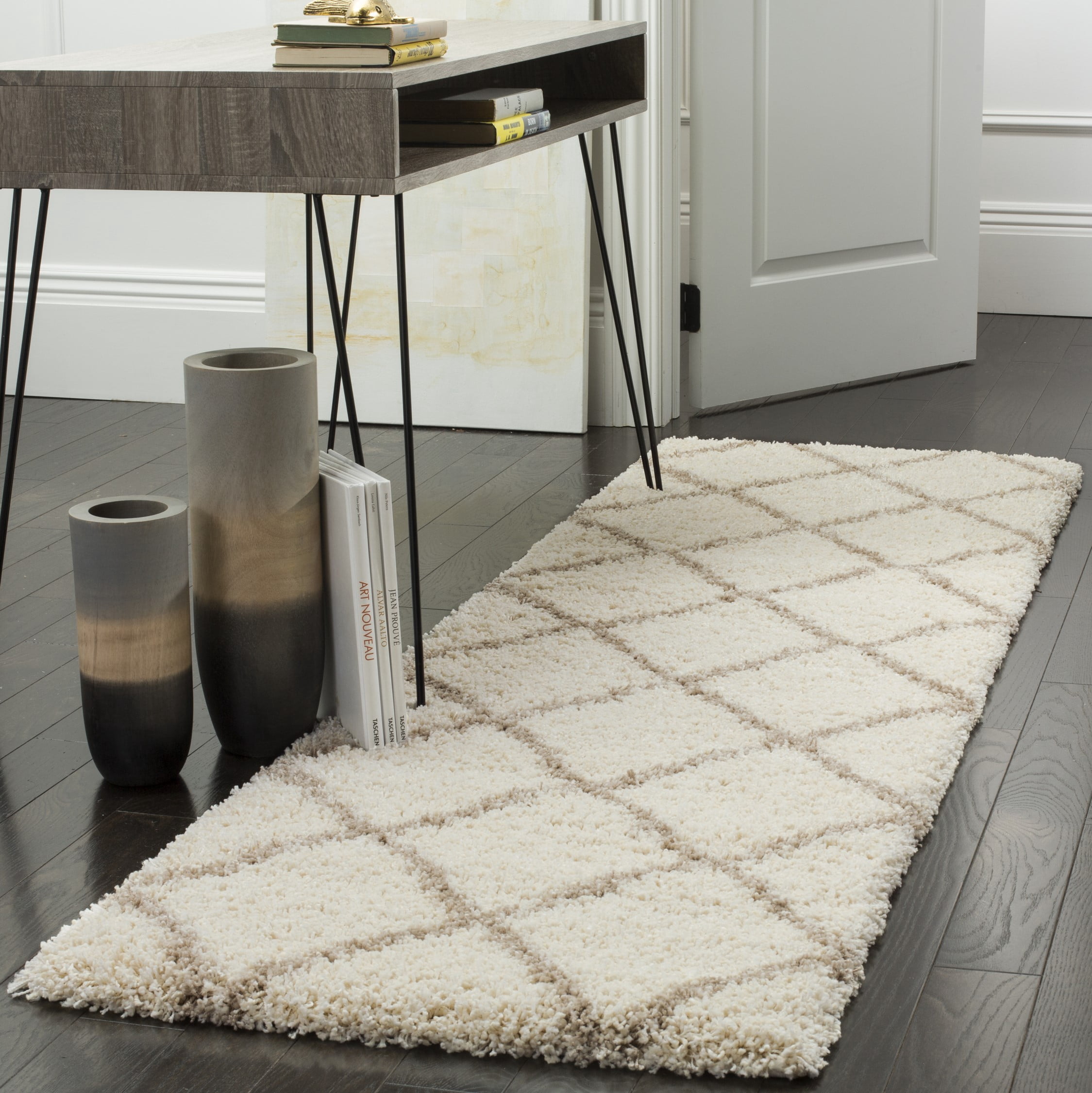 SAFAVIEH Hudson Amias Geometric Shag Runner Rug, Ivory/Beige, 2'3" x 6'