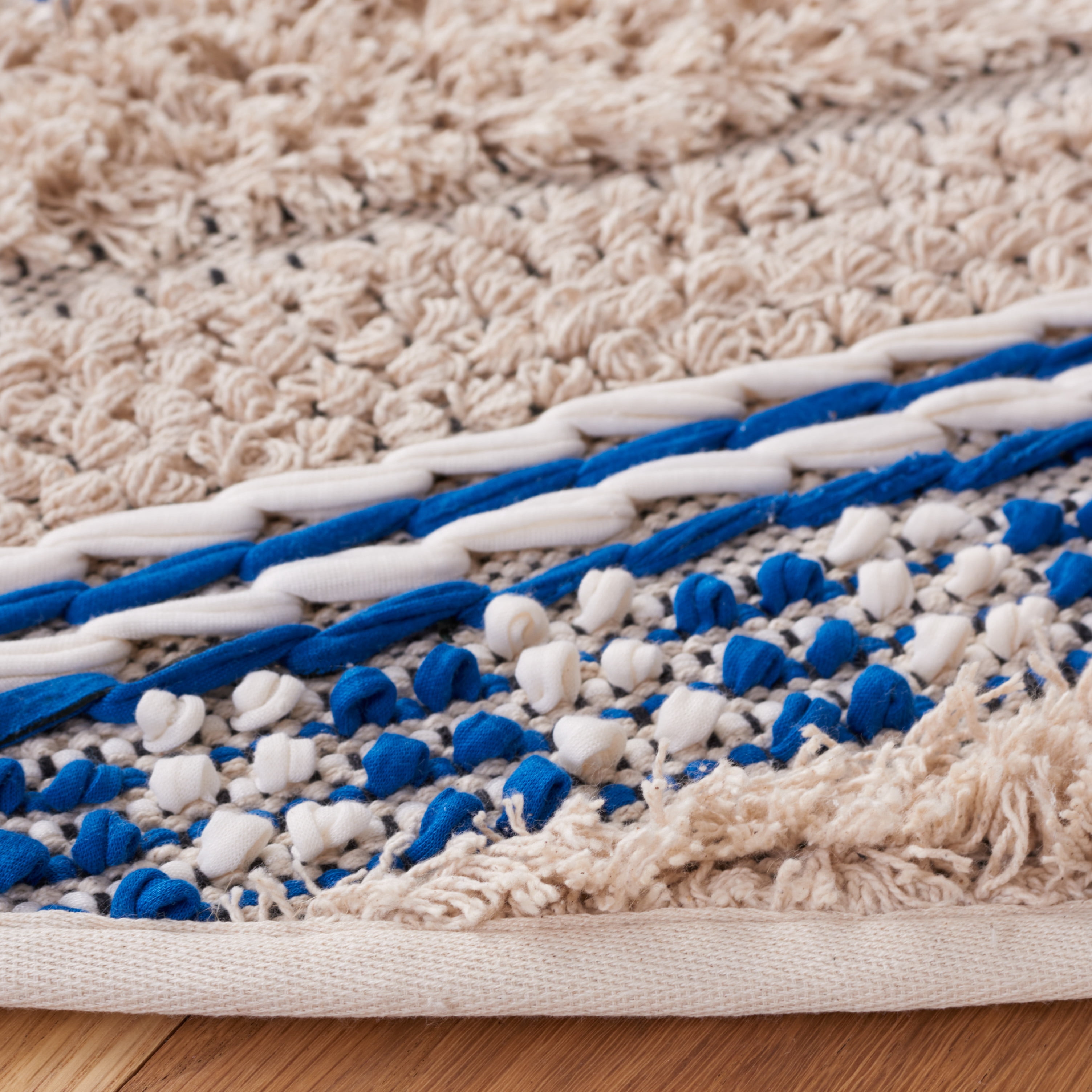 SAFAVIEH Natura Ermintrude Striped Cotton Area Rug, Beige/Navy, 6' x 6' Round