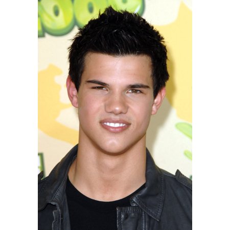 Taylor Lautner At Arrivals For Nickelodeons 22nd Annual Kids
