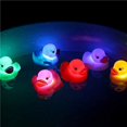 thumbnail image 2 of Juguete de baño de pato de goma clásico, sensor de agua LED, pato luminoso flotando en el agua, pato pequeño intermitente para baño, ducha, juego, natación, playa de verano, 2 of 5