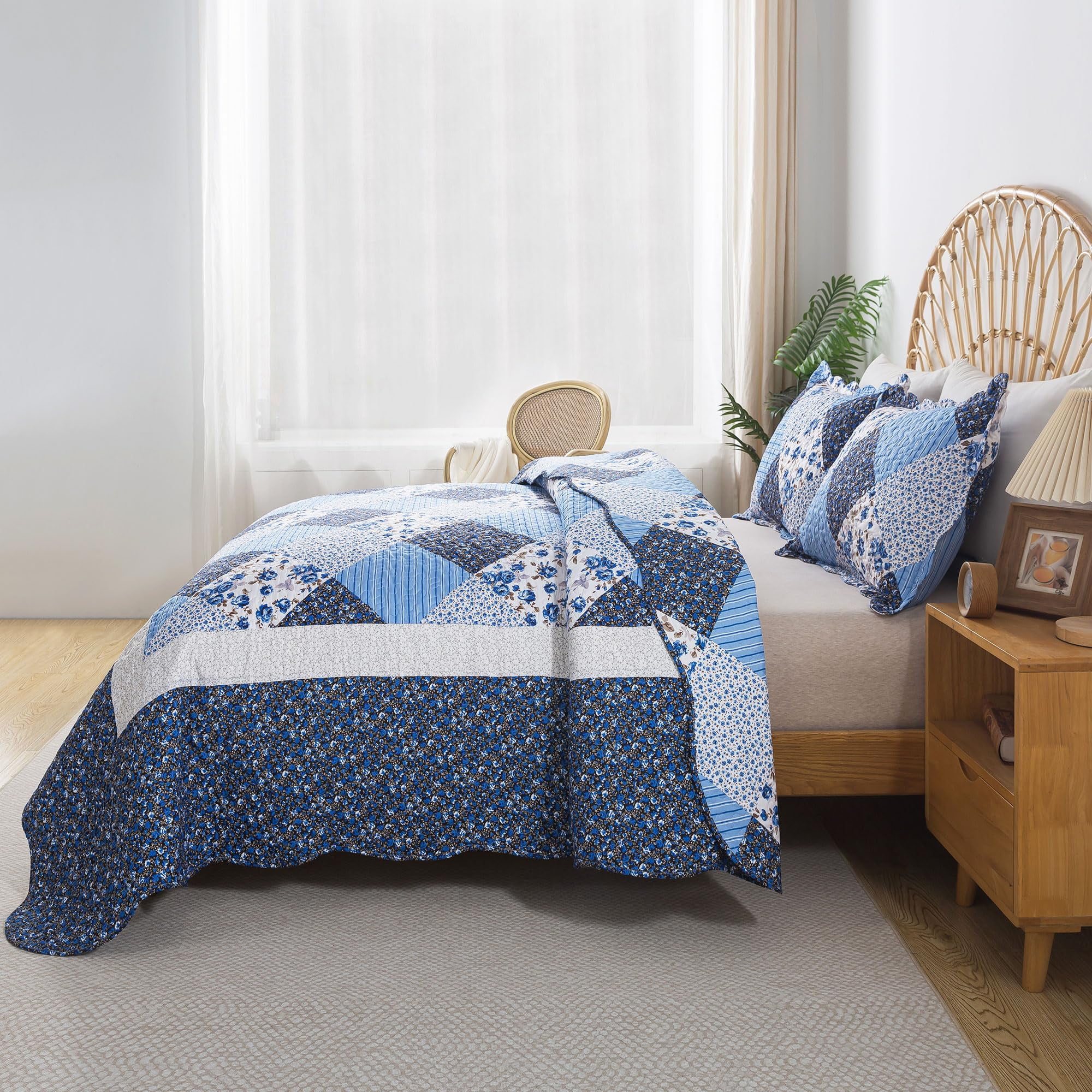 HoneiLife Quilts King Size - 3 Piece Microfiber Quilt set Reversible Bedspreads Patchwork Coverlets Floral Bedding Set All Season, Blue and White