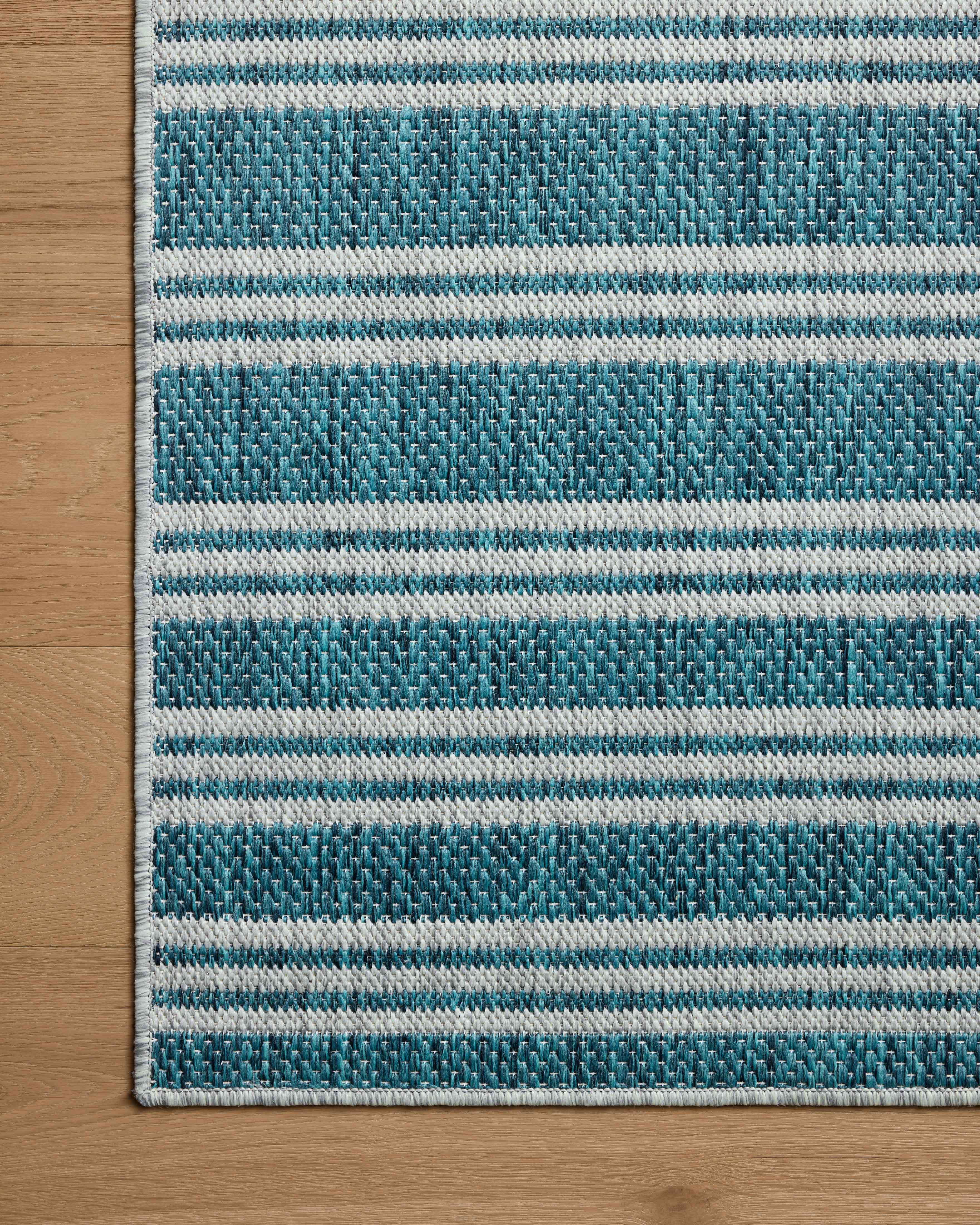 Indoor Outdoor Rug 4x6, Reversible, Loloi Easton Teal / Fog (4' x 6')