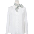 thumbnail image 2 of BUFANDA METÁLICA BRILLANTE INSPIRE CHIC PARA MUJER, BUFANDA LIGERA CON BRILLO Y HEBILLA DE RINCONES 67x10cm GRIS PLATEADO, 2 of 6