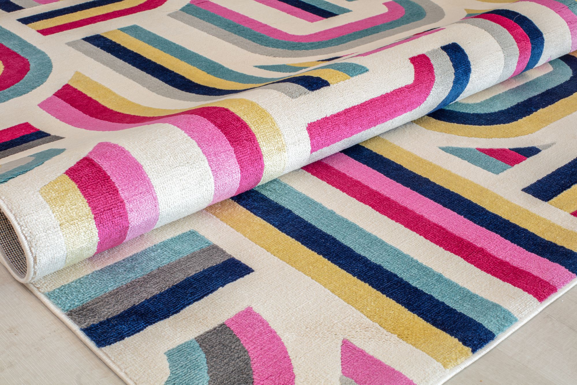 Elizabeth Sutton VE15A Sweet Spot Geometric Modern White Area Rug, 2'0" x 4'0"