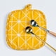 thumbnail image 2 of Cateissary Mantel para , soporte para ollas, manoplas para horno, resistencia al calor, sin rebabas, herramientas de seguridad para hornear, Mostrada amarillo, 2 of 6