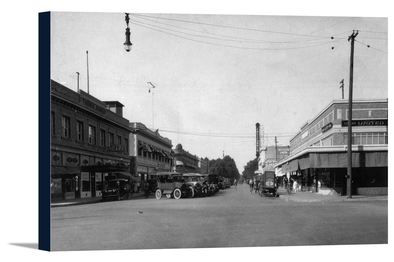 Turlock, California Eastern View of Main Street (18x11 Gallery