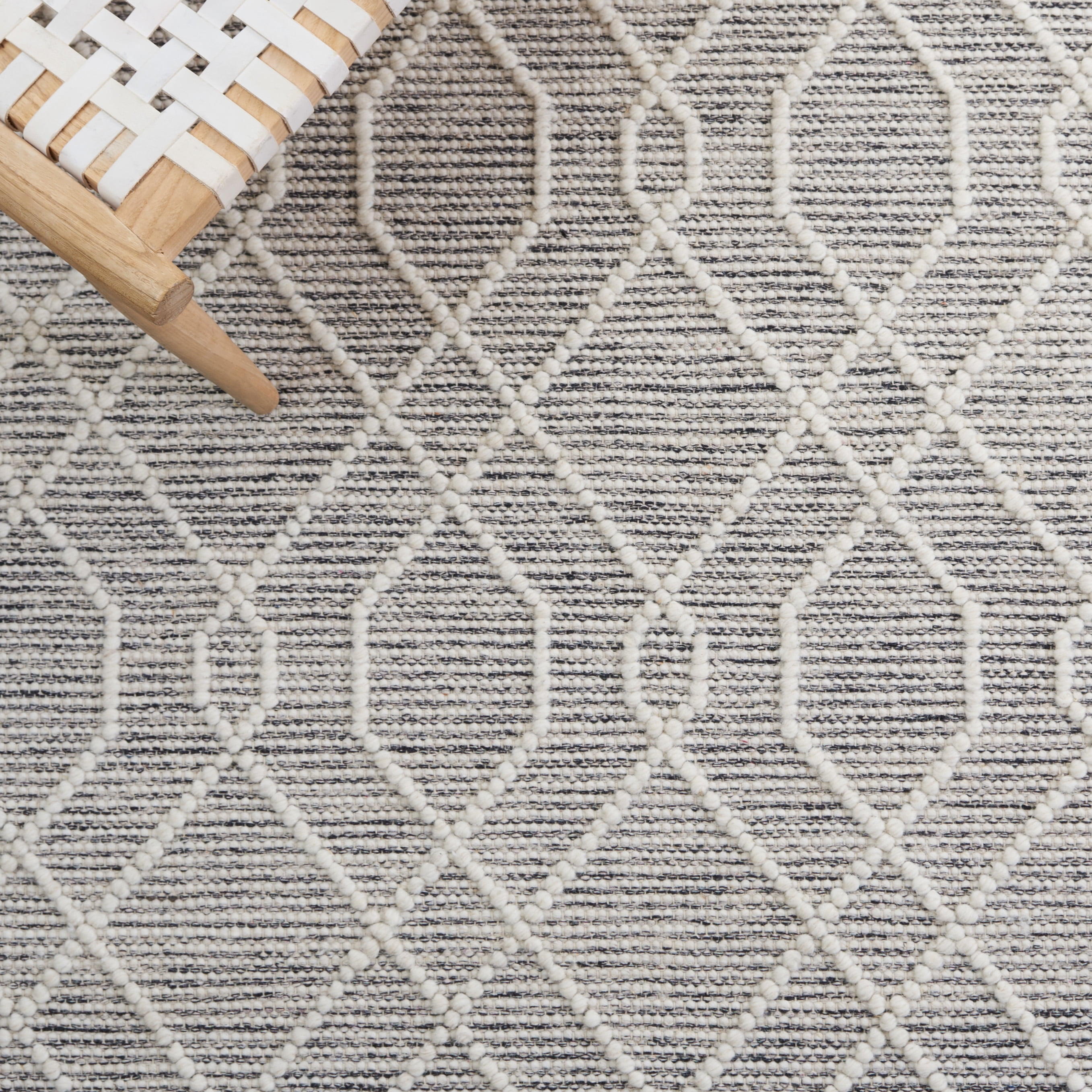 SAFAVIEH Natura Dean Geometric Wool Area Rug, Ivory/Black, 4' x 6'