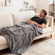thumbnail image 4 of Manta polar | Manta suave y acogedora para siestas en el sofá o la cama | Manta ligera para interiores para noches frías, 4 of 6