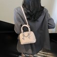 thumbnail image 3 of Bolso de mano con remaches de champán de alta calidad con diseño de nicho de nuevo estilo 2025 para mujer, moderno y elegante bolso bandolera de un solo hombro., 3 of 5