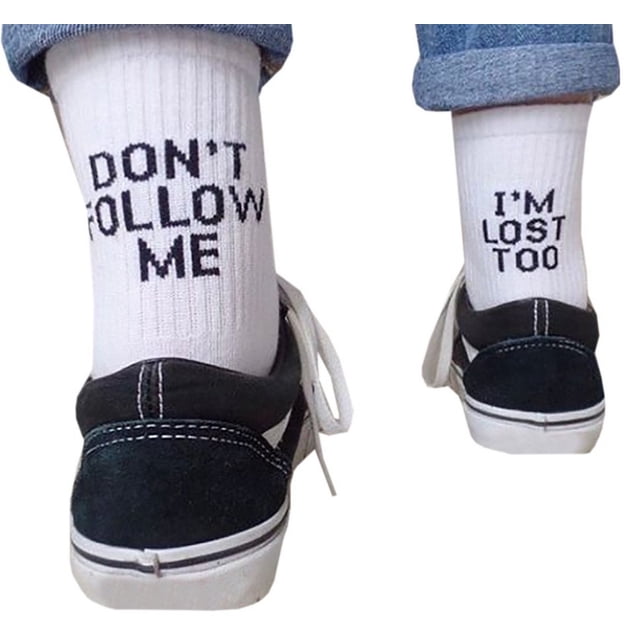Qrupoad Chaussettes Tube Crew Drôles et Cool pour Femmes, Ne Me Suivez Pas, Je Suis Perdue Aussi