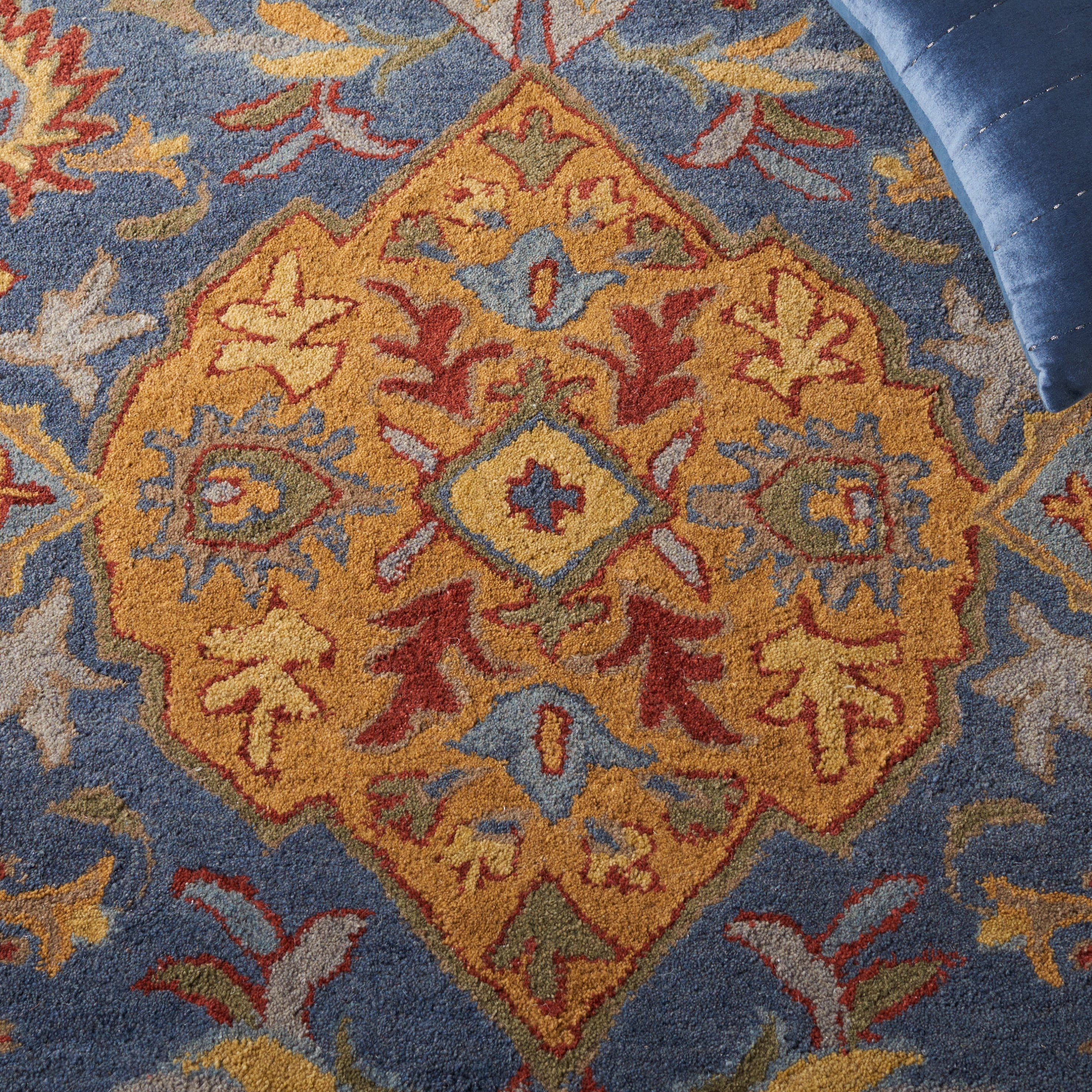 Safavieh Heritage Reanna Oriental Wool Area Rug, Navy/Gold, 4' x 6'