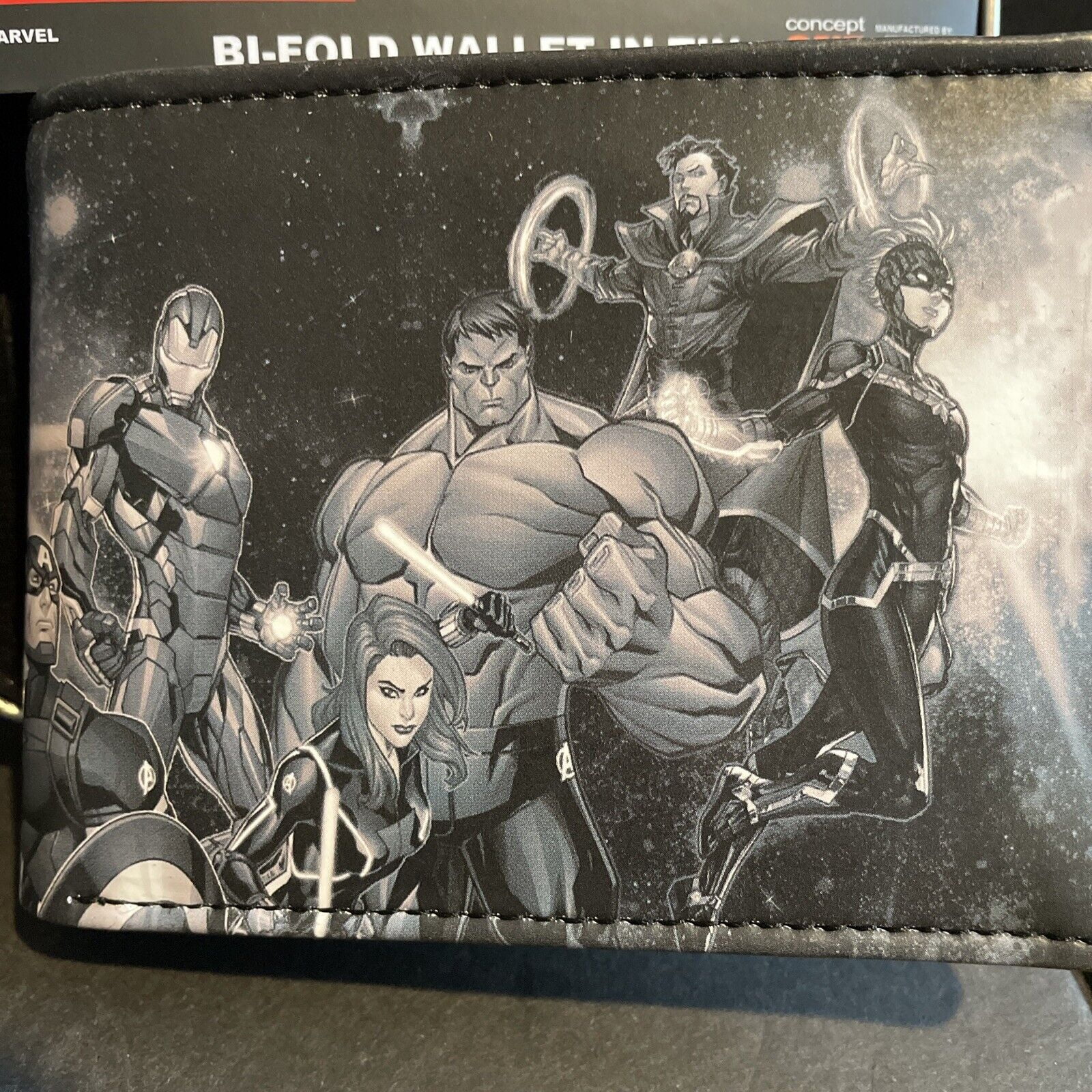 Marvel Avengers Comic Book Cover Trifold Wallet W/Chain New – The Odd  Assortment