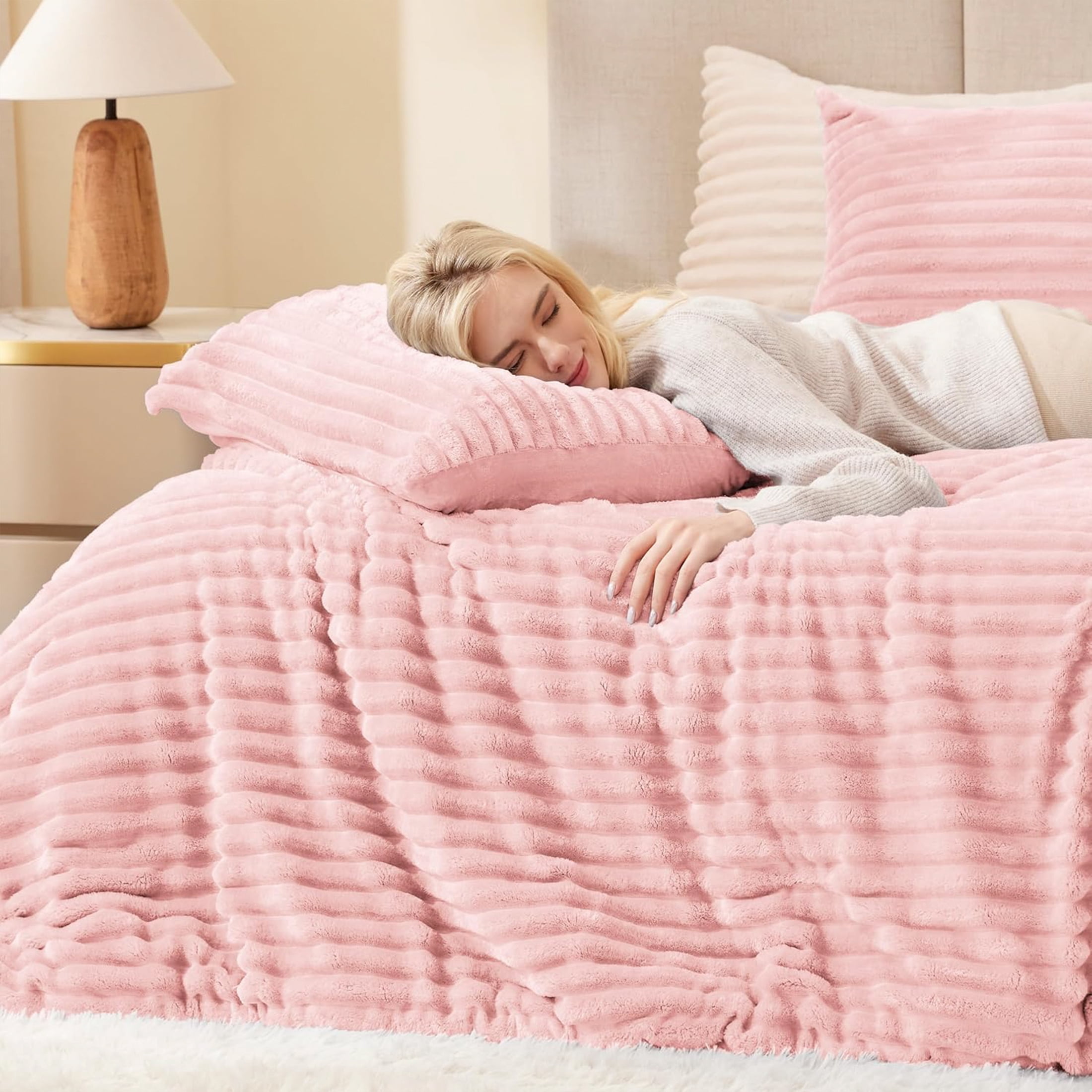 Love's cabin Fleece King Size Comforter Set 3-Piece - Super Soft Faux Fur Stripe Jacquard Bedding, 1 Warm Winter Fluffy Comforter with 2 Pillowcases, Pink