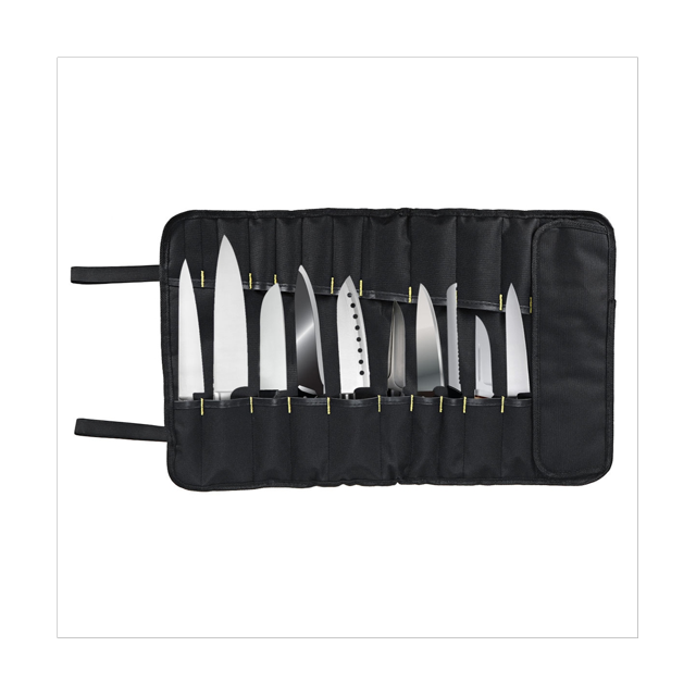 Sac de Chef pour Coutellerie Professionnelle - Sac Rouleau pour Couteaux Pouvant Contenir jusqu'à 22 Couteaux en Noir. le Sac Ouvert Affiche Plusieurs Couteaux de Tailles Variées, Bien Rangés dans des Fentes Individuelles. Fabriqué en Tissu Oxford durable, Il Mesure 58 x 35,3 cm et Est Conçu pour la Portabilité et la Sécurité, Idéal pour les chefs, les Étudiants en Cuisine Ou les Activités de Plein Air comme le camping et le Barbecue.