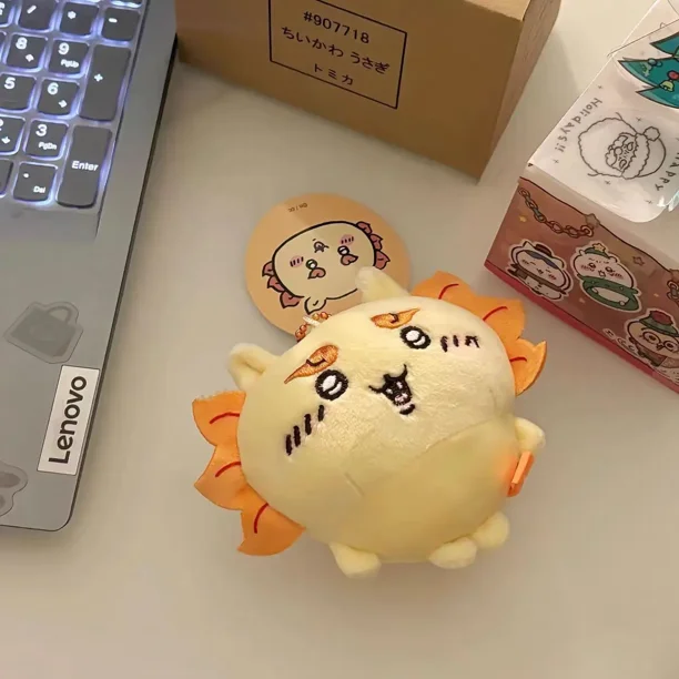 MINISO Chikawas Pijamas de peluche colgante de juguete muñeca esponjosa de peluche Kawaii Anime figura de peluche bolsa colgante para regalo de niña