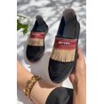 thumbnail image 2 of Collection Cube de Chaussures Kurdes Patrimoniales, 2 of 4