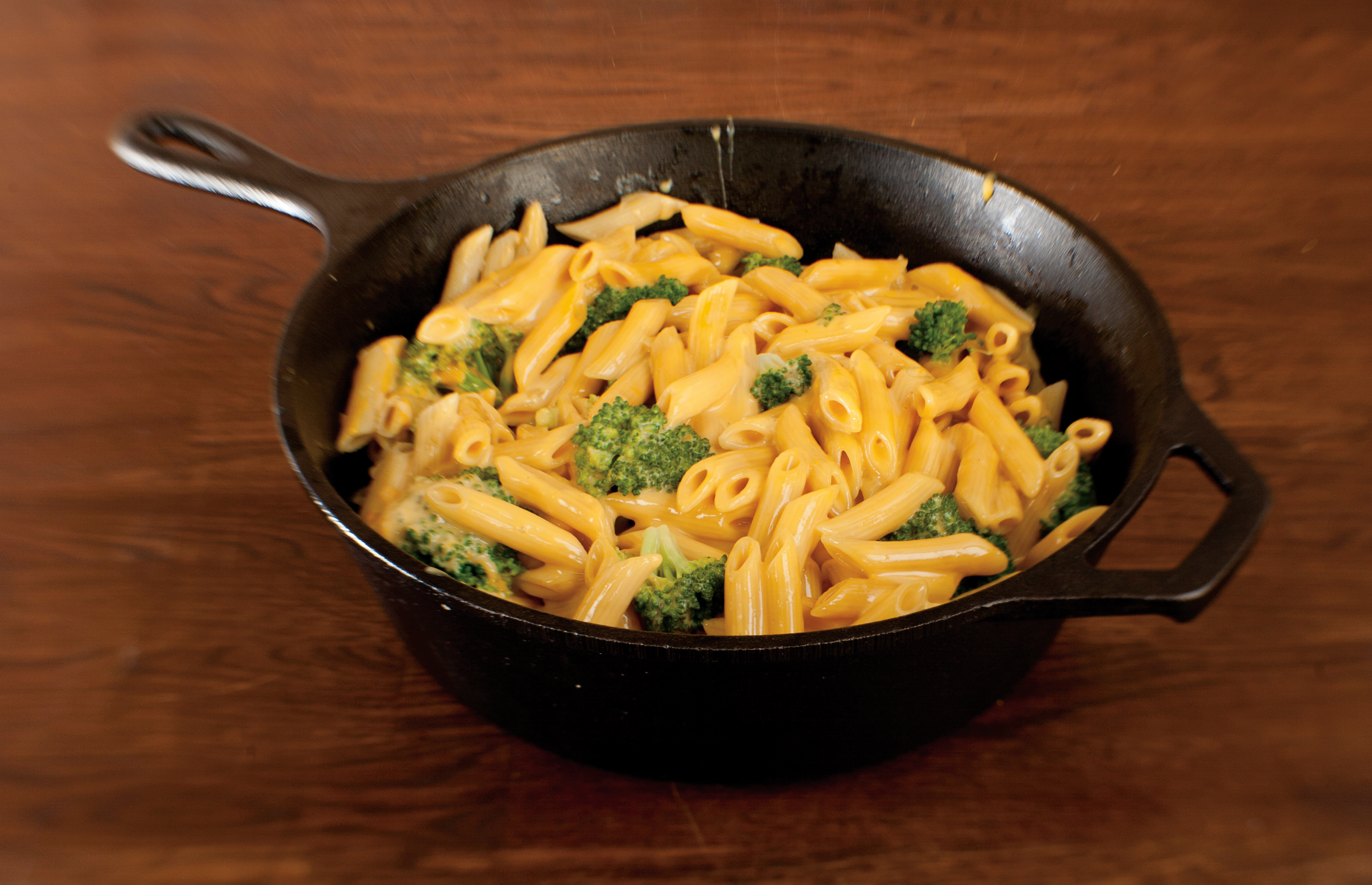 Lodge 12-Inch Deep Cast Iron Skillet with Assist Handle photo 5