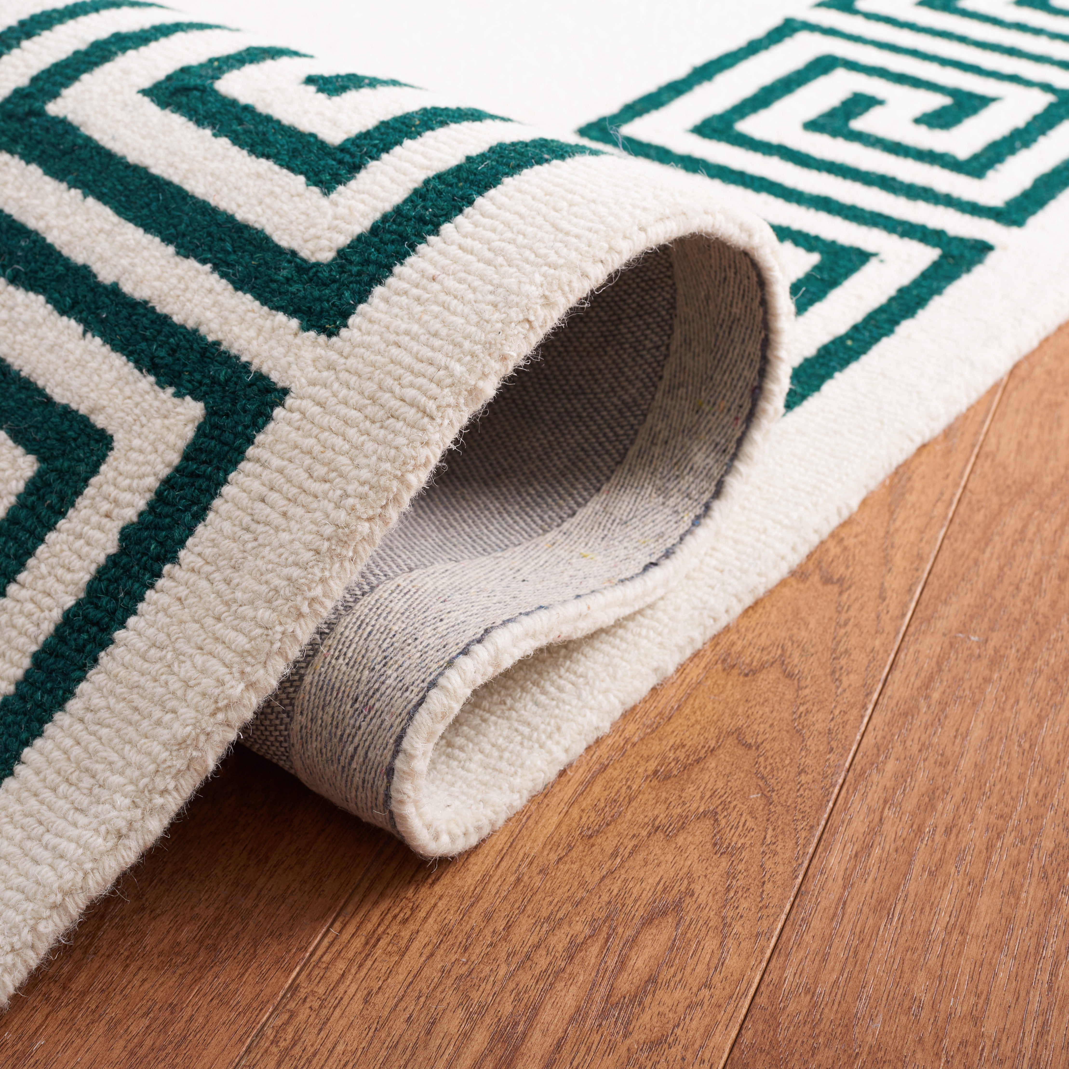 SAFAVIEH Metro Ivonette Bordered Area Rug, Ivory/Green, 6' x 6' Square