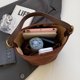 thumbnail image 2 of Bolso Hombro para Mujer Y Hombre Con Correa Ajustable (marrón Azúcar Marrón), 2 of 8