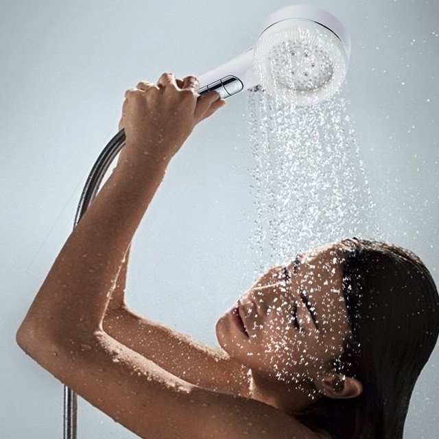 Qaailabf Filter Shower Head with Built-In Filtration System | High-Pressure Design | Sleek Transparent Body | 14.5x5.5x9 cm | Lightweight Plastic Construction | Tool-Free Installation | Black