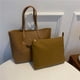 thumbnail image 4 of Bolso Tote grande para mujer nueva moda red roja textura suave cuero gran capacidad versátil estilo extranjero mano madre hombro, 4 of 4
