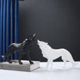 thumbnail image 4 of Injueey Estatua moderna abstracto, adorno en miniatura, diseño especial, escultura de Animal, sala de estar, escritorio, oficina, regalo de Decoración del hogar Blanco perro lobo mira el cielo Injueey HA076974-04, 4 of 6