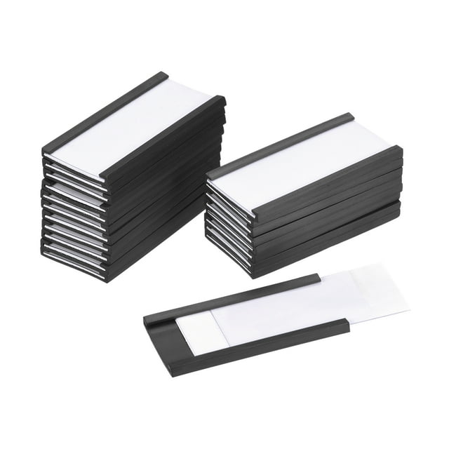 etiquetas soportes unique bargains 2 x 1 canal caucho magnético paquete de 30 — Paquete de 30 portaetiquetas magnéticos de goma negros, tres pilas y uno abierto que muestra ranura interior de 2 x 1 pulg (50 x 25 mm) con etiqueta precortada blanca y película protectora transparente, diseño rectangular delgado para estantes y archivadores.