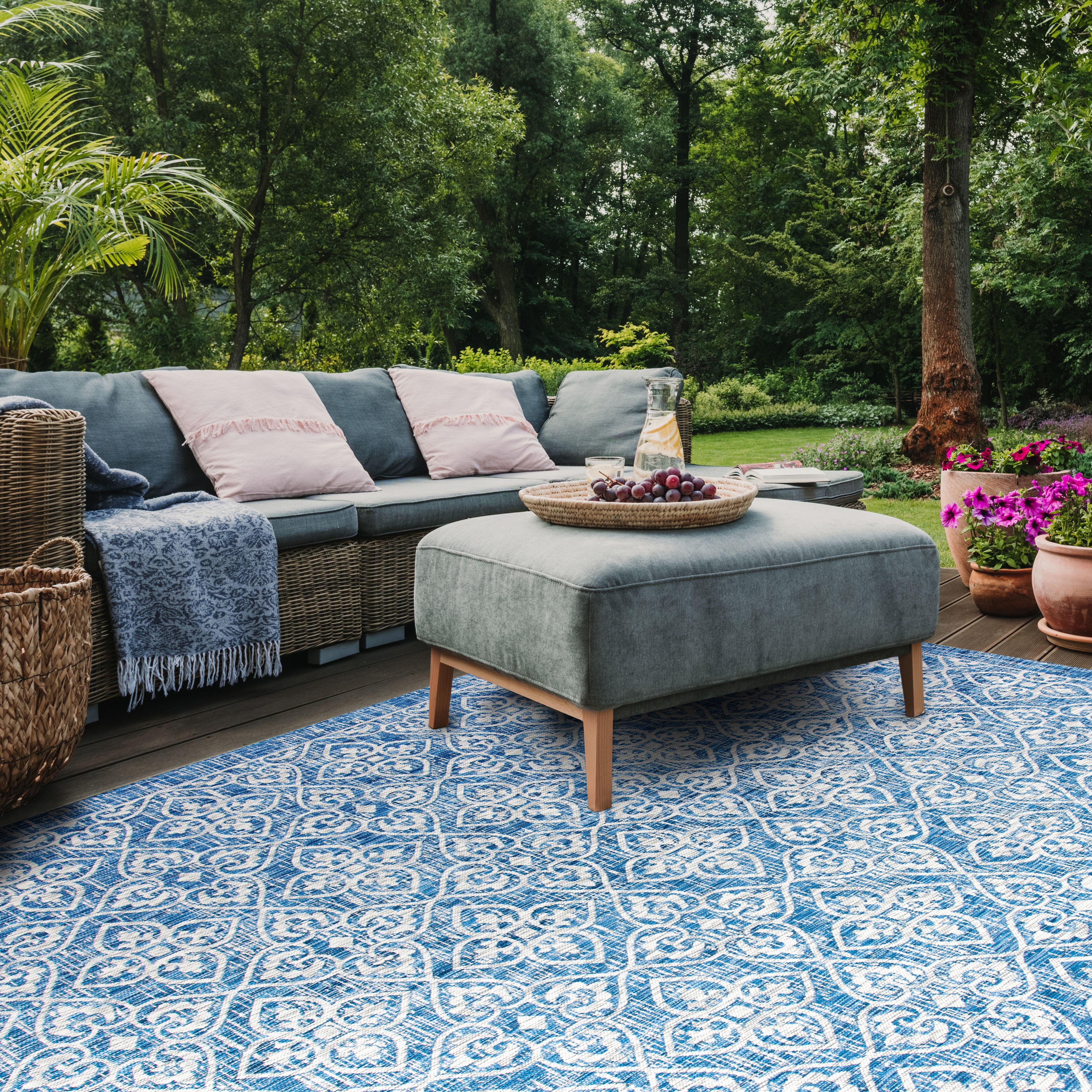SAFAVIEH Courtyard Amber Damask Indoor/Outdoor Area Rug, Navy/Grey, 6'7" x 9'6"