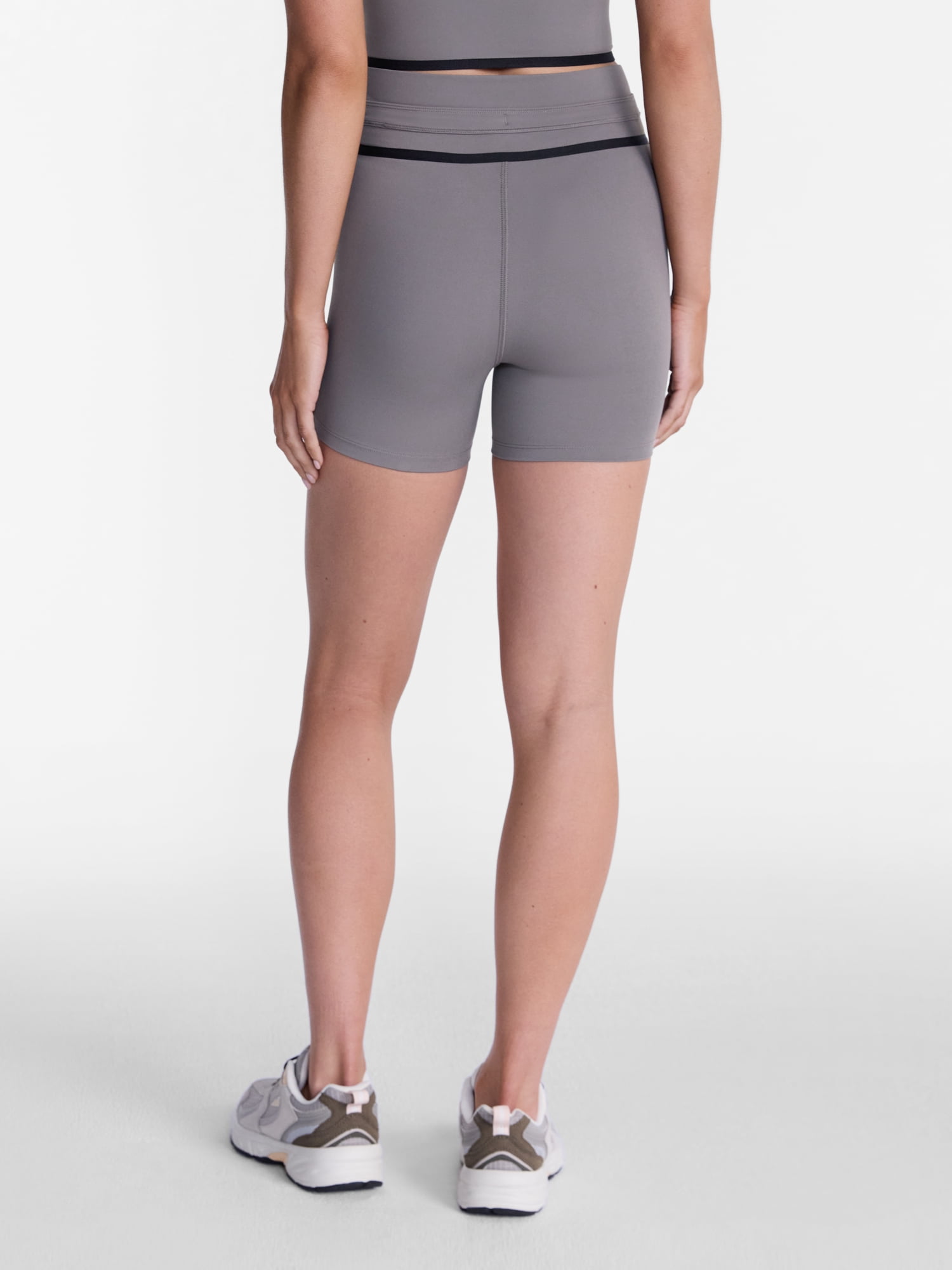 Avia Women's and Women's Plus SoftSculpt Tipped Bike Shorts, 5" Inseam, Sizes XS-4X