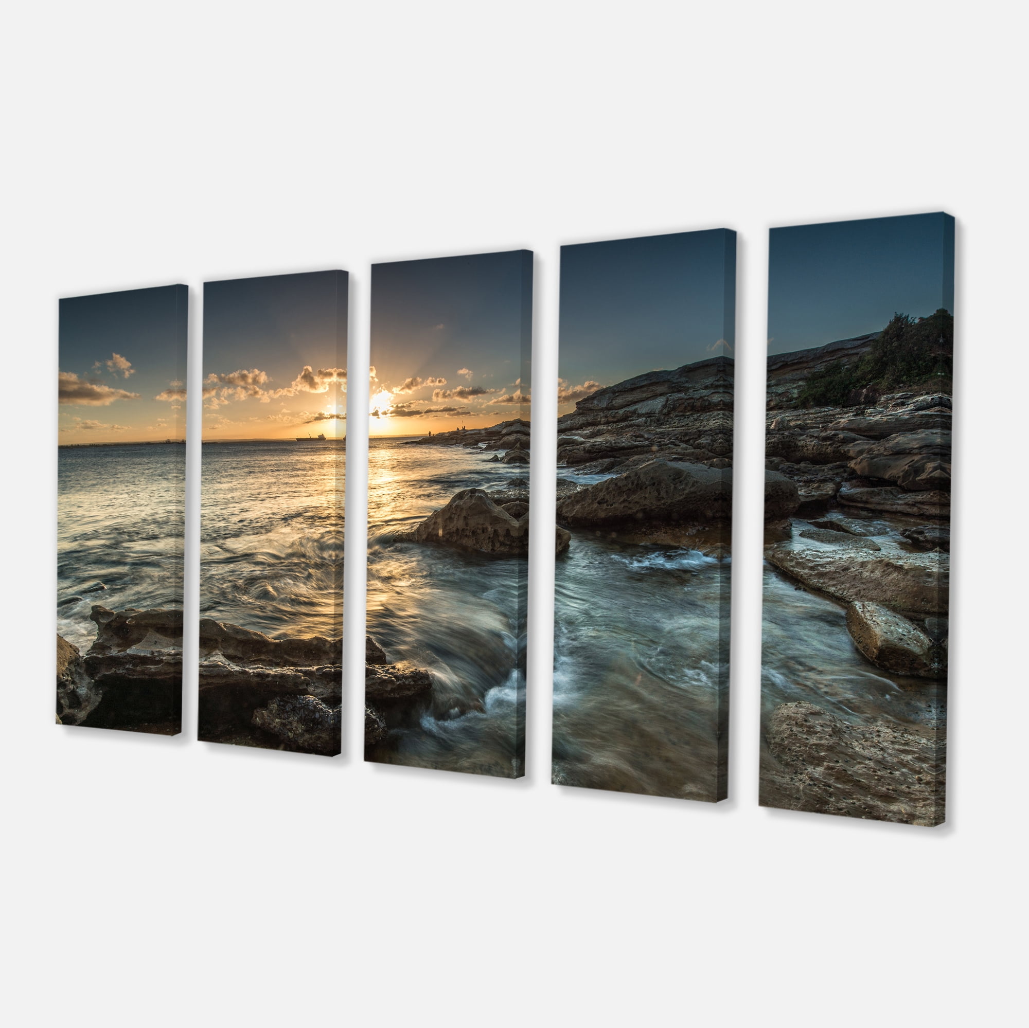 Designart 'Sydney Beach with Bright Sunset ' Seascape Canvas Art Print