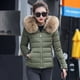 thumbnail image 4 of Abrigo de invierno corto de lana con cuello grande y relleno de algodón para mujer, chaqueta de plumón pequeña y ajustada, abrigo moderno, 4 of 6