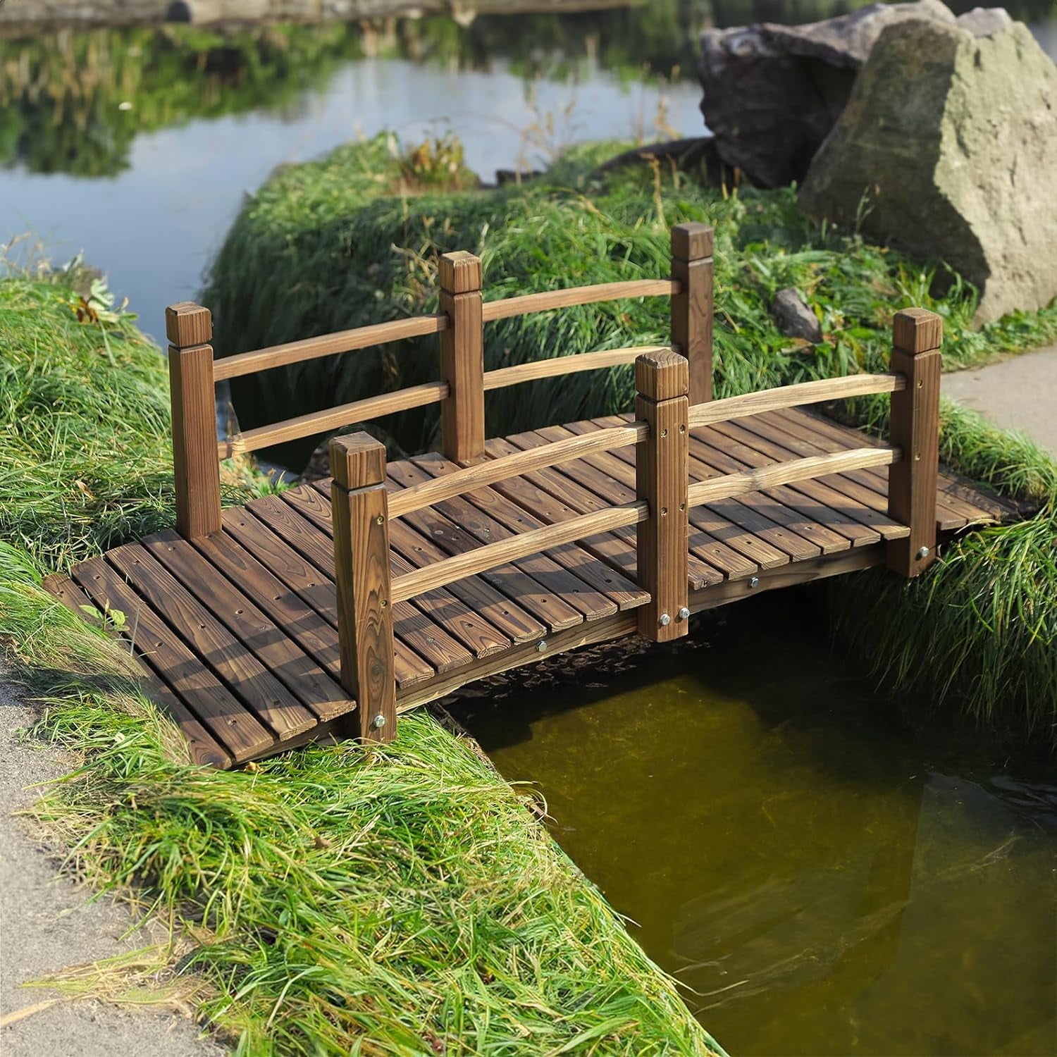 Wooden Garden Bridge Classic Wood Arch Stained Finish Footbridge with Safety Railings, 530 lbs Capacity, Decorative Pond Bridge Landscaping for Outdoor Garden Backyard Creek Farm, Carbonized