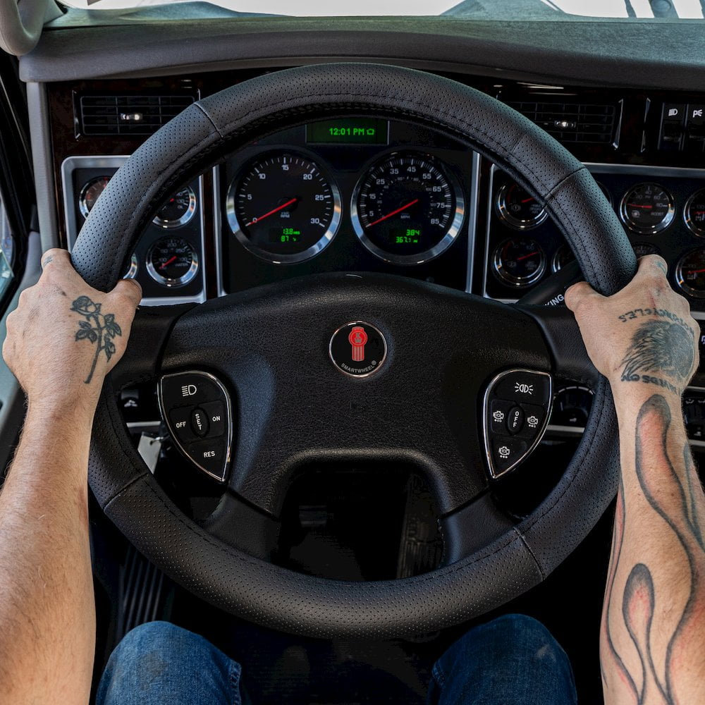 18 .in STEERING WHEEL COVER BLK GEN LE