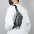 thumbnail image 4 of Bolso bandolera impermeable para hombre, mochila deportiva para exteriores, bolso de hombro ligero para viajes, mochila multiusos con puerto para auriculares para ir al trabajo., 4 of 7