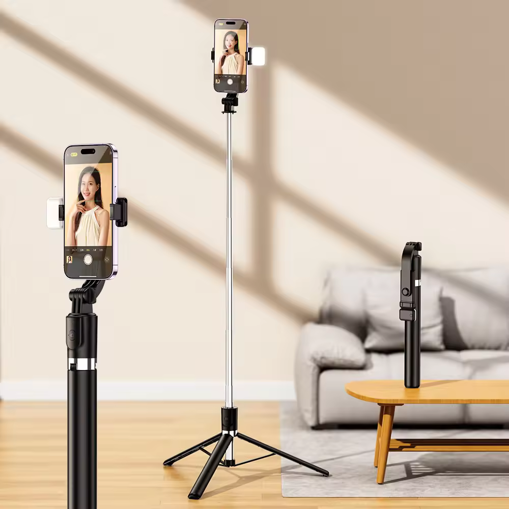 thumbnail image 3 of Innotech SC Trípode Selfie Stick Ajustable de 67 Pulgadas con Control Remoto Inalámbrico y 2 Luces Flash – Trípode Portátil, Estable y Liviano para iPhone, Android, GoPro – Viajes, Fotografía, Transmisión en Vivo, Vlogging, 3 of 7